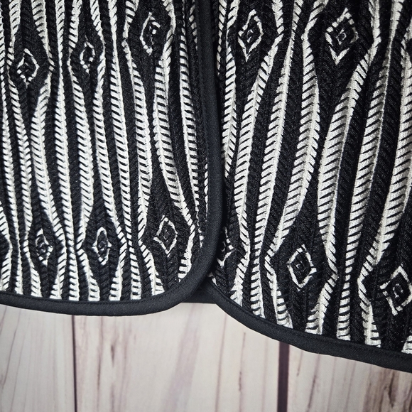 TravelSmith Black and White Geometric One Button Cardigan Womens Medium - Picture 6 of 11